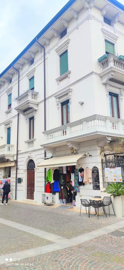 Residenza Porta Brescia Villa Peschiera del Garda Exterior foto